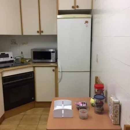 Apartment Spacious 4 Bedroom *